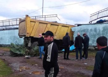 სატვირთო სტადიონის კედელს შეეჯახა, დაიღუპა მძღოლი – ავტოსაგზაო შემთხვევა სამეგრელოში