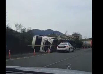 ვიდეო – ლანჩხუთში ტრაილერი გადატრიალდა