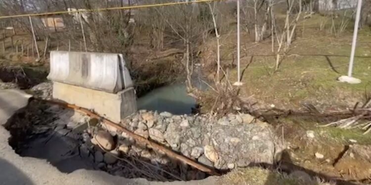 სოფელ ბაილეთში, მოსახლეობა დაზიანებული გზის აღდგენას ითხოვს