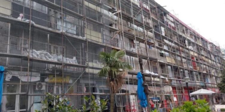 ქობულეთში, კორპუსის ხარაჩოდან მუშა ჩამოვარდა