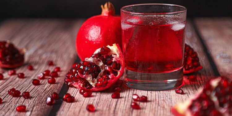 როგორ აიმაღლოთ ჰემოგლობინი: 6 გემრიელი ხილი, რომელიც მდიდარია რკინით