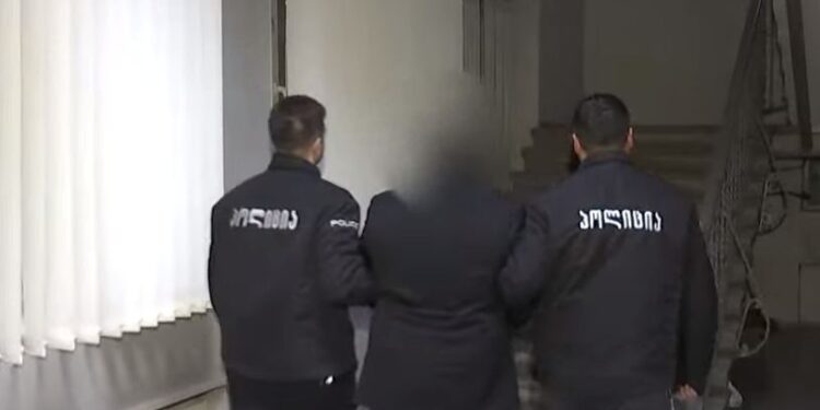 “ბრალდებული 4 ბინაში შეიჭრა, ძვირფასი ნივთები და თანხა მოიპარა” – შსს – მ 1 პირი დააკავა