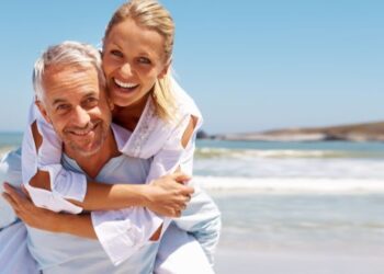 რომელ ასაკში არიან ადამიანები ყველაზე ბედნიერი – მეცნიერების კვლევა