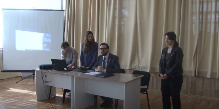 კოლეჯ „ჰორიზონტში“ ნატო-საქართველოს თანამშრომლობის საკითხებზე საინფორმაციო შეხვედრა გაიმართა