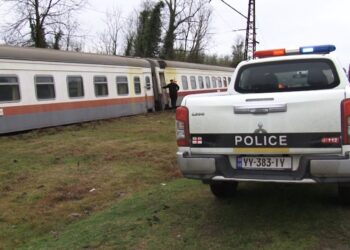 ვიდეო – ოზურგეთი-თბილისის მატარებელი ლიანდაგიდან გადავარდა