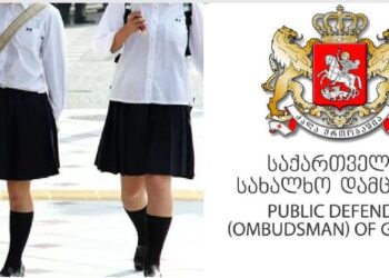 სახალხო დამცველი : ხელვაჩაურის ერთ-ერთი სკოლის დირექტორის მკაცრი მითითებით, მოსწავლე გოგოებმა სკოლაში ქვედაბოლოთი და თეთრი ბლუზით უნდა იარონ”