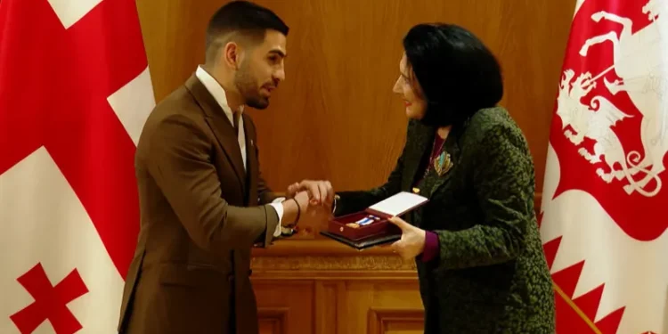 პრეზიდენტმა ილია თოფურია ღირსების ორდენით დააჯილდოვა