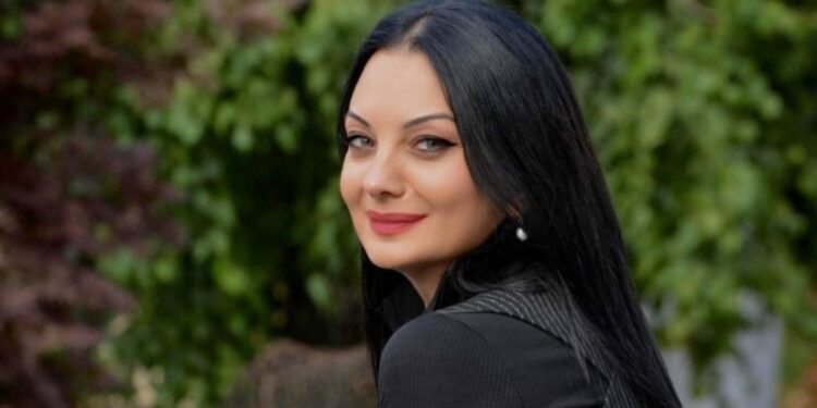 “ვწერ განცხადებას და მივდივარ” – აჭარის განათლების მინისტრის მოადგილე, რომლის შვილიც ნარკოდანაშაულის ბრალდებით დააკავეს