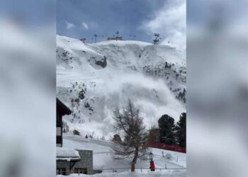 ვიდეო – შვეიცარიის ალპებში ზვავის შედეგად, სულ მცირე, სამ ადამიანს ეძებენ