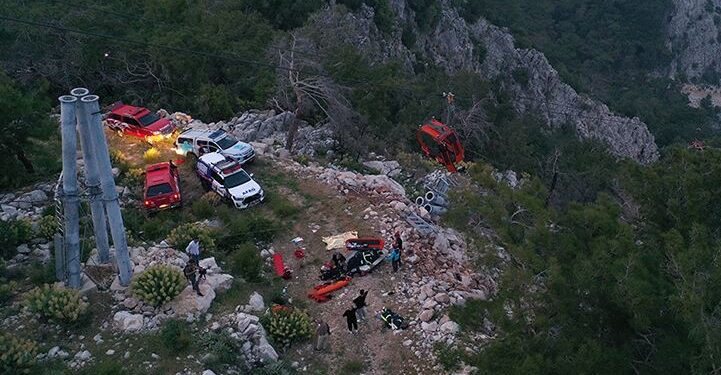 საბაგიროზე ავარიის შედეგად დაიღუპა ერთი და დაშავდა 10 ადამიანი – უბედური შემთხვევა თურქეთში