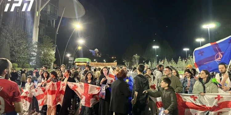 ე.წ. “რუსული კანონის“ საწინააღმდეგო აქციის მონაწილეებმა იუსტიციის სახლთან გზის სავალი ნაწილი გადაკეტეს