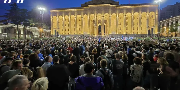 პარლამენტთან აქცია „არა რუსულ კანონს“ მიმდინარეობს