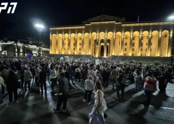 პარლამენტთან “უცხოური გავლენის გამჭვირვალობის შესახებ” კანონპროექტის წინააღმდეგ პროტესტი გრძელდება – გადაკეტილია რუსთაველის გამზირი