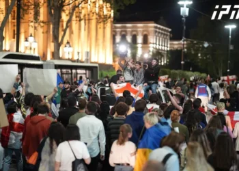 აქციის მონაწილეები მსვლელობით პარლამენტთან დაბრუნდნენ – რუსთაველის გამზირი კვლავ გადაკეტილია