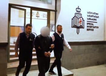 “მეუღლესთან გაშორების შემდეგ, ოჯახის წევრებს სიცოცხლის მოსპობით ემუქრებოდა” – დაკავებულია შსს თანამშრომელი