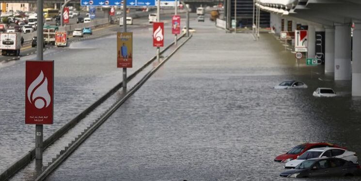 დუბაიში ძლიერ წყალდიდობას მსხვერპლი მოჰყვა, გაუქმდა 290-მდე ავიარეისი