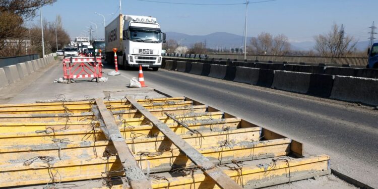 რამ გამოიწვია თბილისის შემოსასვლელის შეფერხება- გზების დეპარტამენტი განცხადებას ავრცელებს
