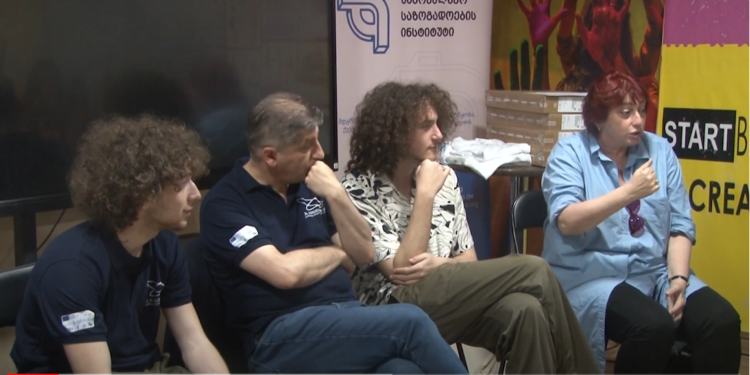 ოზურგეთში, “პროგრესის სახლში” კონკურსში ,,ეს ქვეყანა შენია” გამარჯვებული ახალგაზრდები დააჯილდოვეს