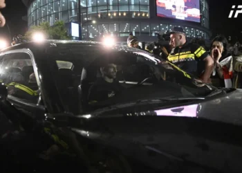 დეპუტატ დავით კაჭარავასა და აქციის მონაწილეებს შორის სიტყვიერი დაპირისპირება იყო