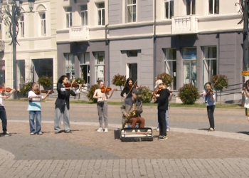 ვიდეო – ოზურგეთის მუსიკალური სკოლის მოსწავლეების ფლეშმობი