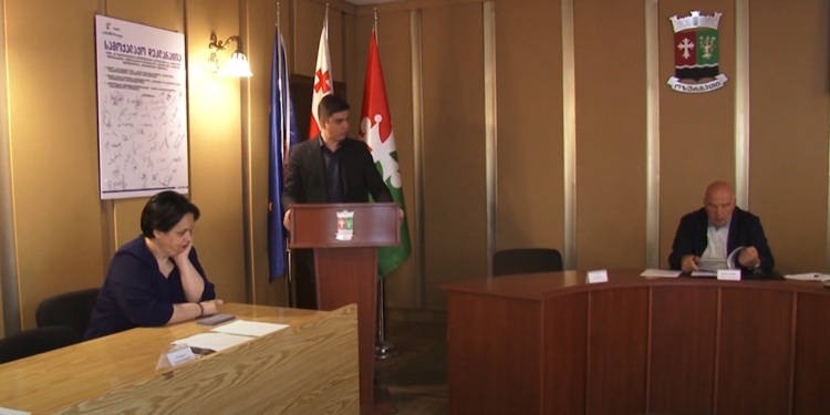 ორჯერ გადადების შემდეგ ოზურგეთის საკრებულოს სხდომა დღეს გაიმართა (+ვიდეო)