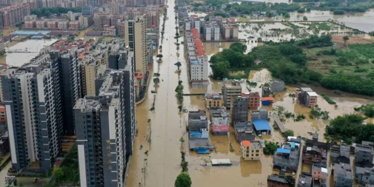 ჩინეთში გადაუღებელი წვიმის გამო 53 000-ზე მეტი ადამიანის ევაკუაცია განხორციელდა, 11 ადამიანი დაკარგულად ითვლება