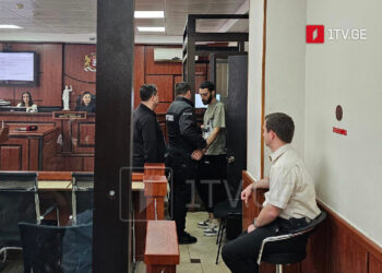 პროკურორის განცხადებით, ცოლისა და სიდედრის მკვლელობამდე რამდენიმე ხნით ადრე, ბრალდებულმა მეუღლის დახრჩობა სცადა