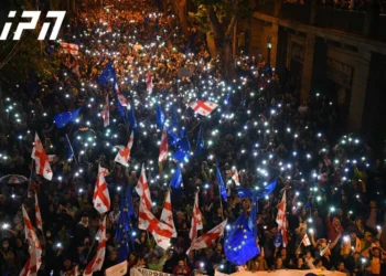 აქციის მონაწილეების ნაწილმა ევროპის მოედნიდან პარლამენტის შენობისკენ გადაინაცვლა