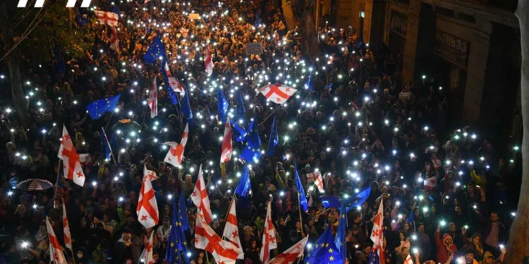 აქციის მონაწილეების ნაწილმა ევროპის მოედნიდან პარლამენტის შენობისკენ გადაინაცვლა