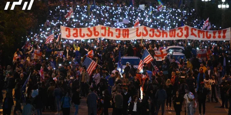 „თავისუფლების მარშის“ მონაწილეები მსვლელობით შინაგან საქმეთა სამინისტროსთან მიემართებიან