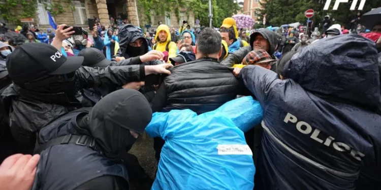 შსს-ს ინფორმაციით, პარლამენტთან აქციაზე 13 პირია დაკავებული