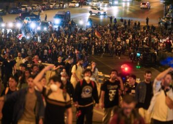 “სუფთად და ლამაზად უნდა ჩატარდეს მსვლელობები. თხოვნაა, წამოიღოთ სანთლები”-თბილისში დღეს 18:00 საკანონმდებლო ორგანოსთან ისევ შეიკრიბებიან