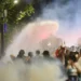 პოლიციამ რუსთაველზე აქციის დასარბევად წყლის ჭავლი და მხუთავი გაზი ისევ გამოიყენა