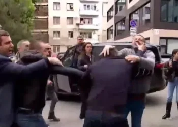 შვედეთის საელჩოსთან IDFI-ის დირექტორსა და „ფორმულას“ გადამღებ ჯგუფს თავს დაესხნენ