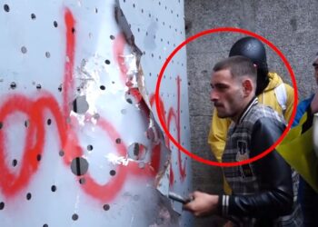 პარლამენტთან, რკინის ჯებირის დაზიანების ბრალდებით, 19 და 23 წლის ახალგაზრდები დააკავეს