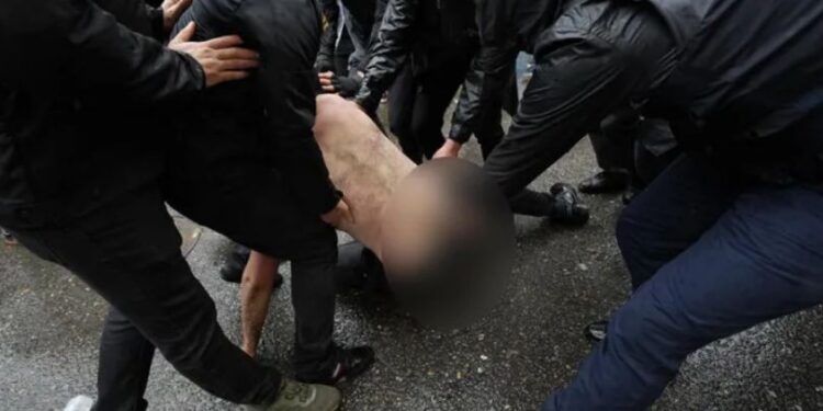 შსს-ს პარლამენტთან მიმდინარე აქციაზე, დაკავებულების შესახებ ინფორმაციას ავრცელებს