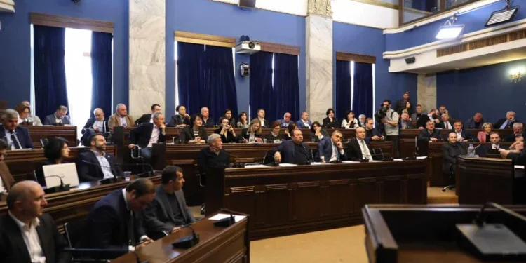 იურიდიულ საკითხთა კომიტეტმა რუსულ კანონზე პრეზიდენტის ვეტო დაძლია