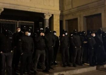 პარლამენტთან პოლიციის განსაკუთრებული მობილიზებაა