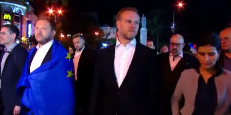 ესტონეთის, ისლანდიის და ლიეტუვის საგარეო საქმეთა მინისტრები პარლამენტთან მიდიან