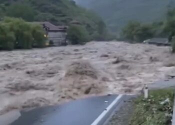 სომხეთში წყალდიდობის შედეგად, საქართველოსკენ მიმავალი ძირითადი გზა პარალიზებულია