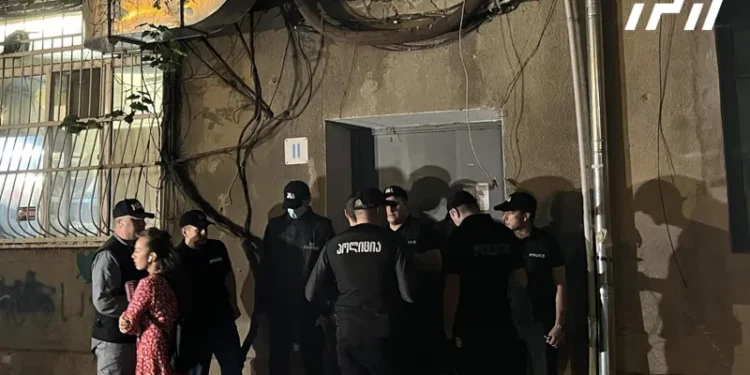 ბლოგერ უჩა აბაშიძის სახლში პოლიცია შევიდა