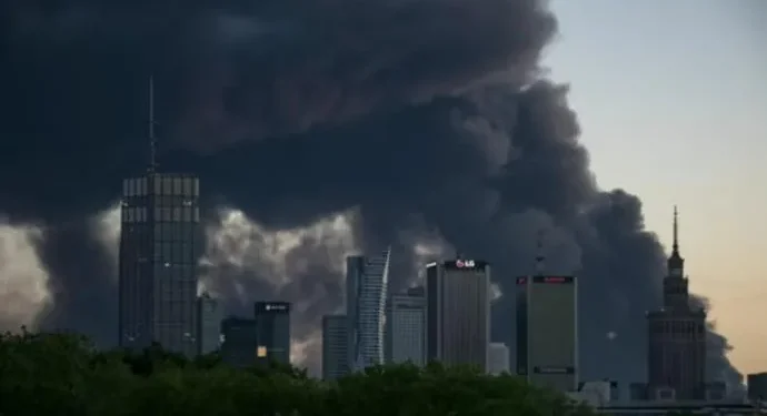 ვარშავაში, ერთ-ერთ სავაჭრო ცენტრში ძლიერი ხანძარია