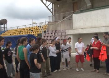 ფეხბურთის გოგონათა გუნდს „ნიკეა“ საჩუქარი ოზურგეთის მერისგან