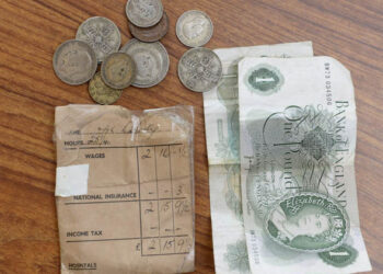 შვილმა პირველი ხელფასი,რომელიც დედას ჩააბარა, 62 წლის შემდეგ იპოვა