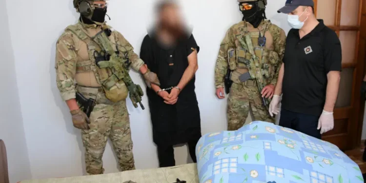 ამოღებულია ავტომატური ცეცხლსასროლი იარაღი, პისტოლეტები, ხელყუმბარები, „ისლამური სახელმწიფოს“ სიმბოლიკიანი დროშები – სუს-მა საქართველოს 2 მოქალაქე დააკავა