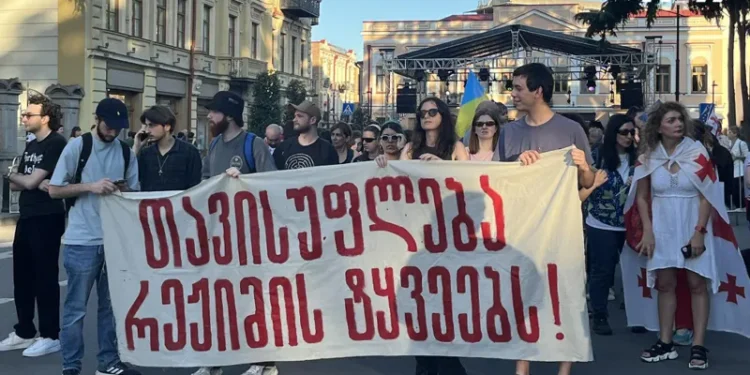 “თავისუფლება რეჟიმის ტყვეებს” მსვლელობა მიმდინარეობს