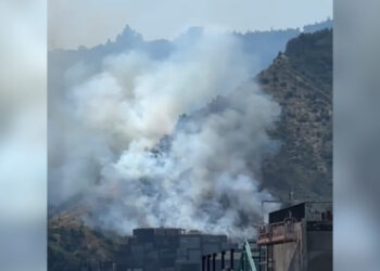 მთაწმინდის ტერიტორიაზე ხანძარია – ჩაქრობის სამუშაოებში ვერტმფრენი ჩაერთო