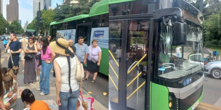 თბილისში ავტობუსი ქვეითს დაეჯახა