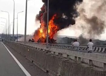 ქუთაისთან სატვირთო მანქანას ცეცხლი გაუჩნდა