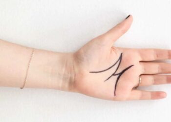 რას ნიშნავს ასო „M“ მარცხენა ხელისგულზე?